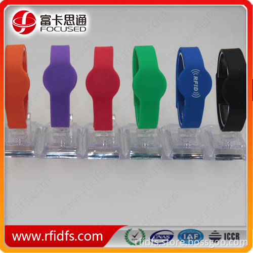 2016 Hot sell short lead time NTAG213 NFC silicone wristband for payment